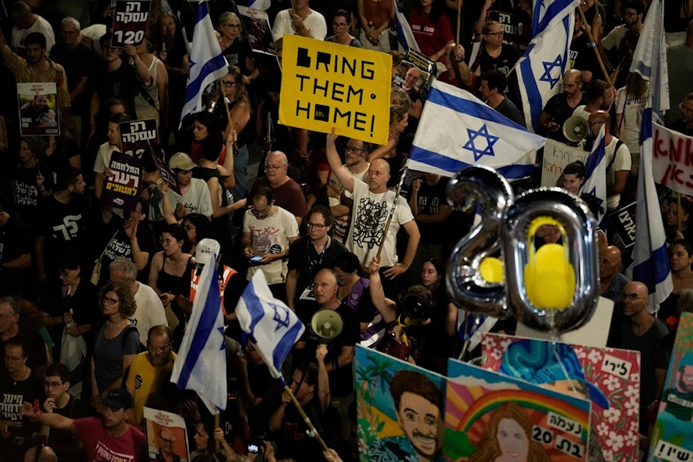 Israeli captives' families call for overthrowing Netanyahu