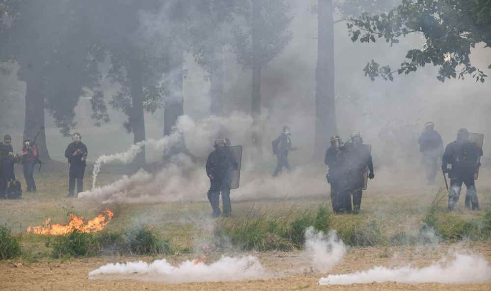 Thousands of demonstrators ignored a ban on the gathering to protest against the Castres-Toulouse motorway project. (AFP/Getty Images)