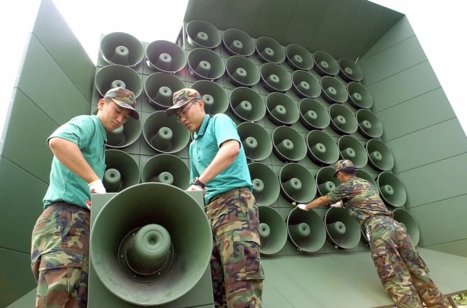 South Korean soldier tear down a battery of propaganda loudspeakers along the border with North Korea in Paju on June 16, 2004. (AFP/Getty Images)