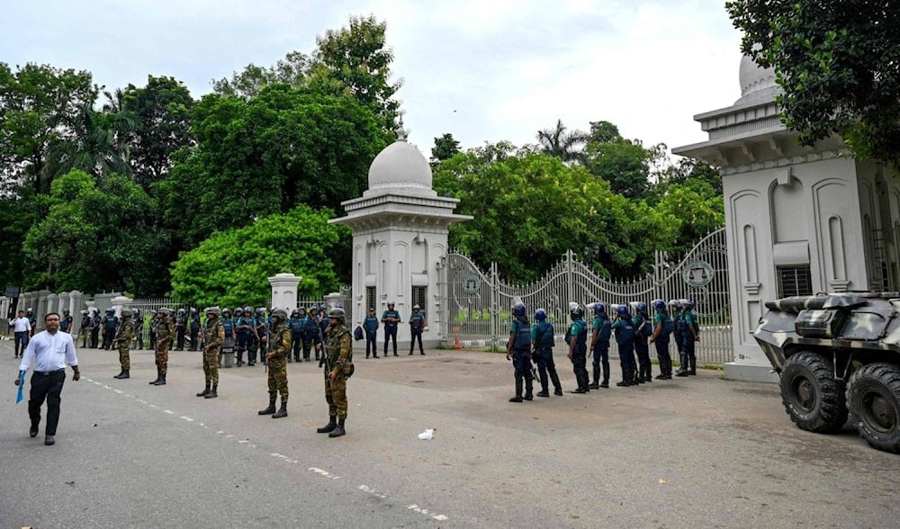 Bangladeshi soldiers stand guard at the Supreme Court of Bangladesh, amid the anti-quota protests in Dhaka on July 21, 2024. (AFP)