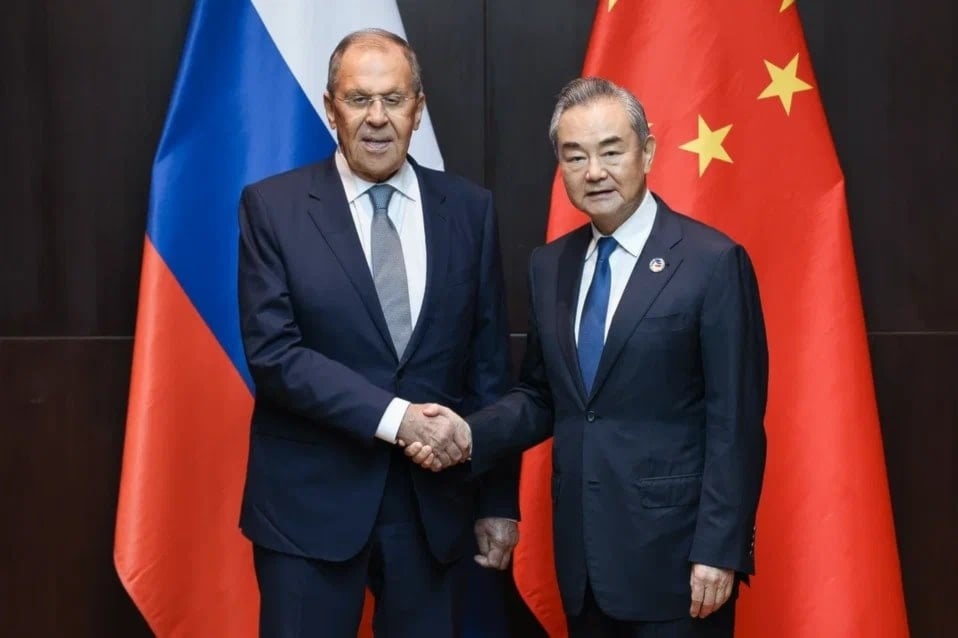 Russia’s Foreign Minister Sergey Lavrov and Foreign Minister of China Wang Yi hold talks on the sidelines of ASEAN events. (@mfa_russia)