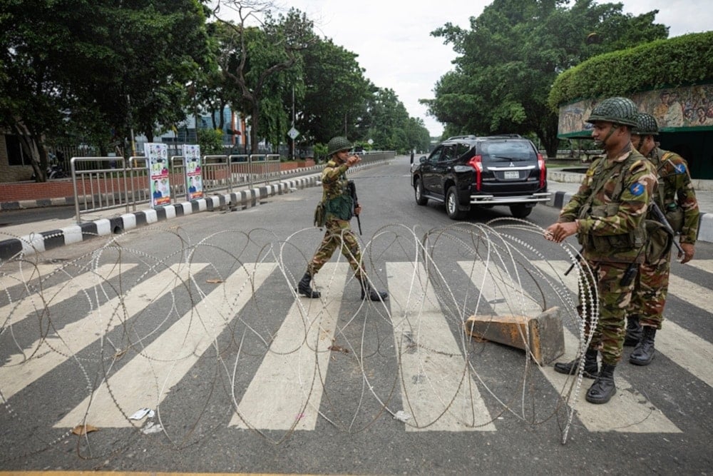 Bangladeshi military forces soldiers put up barbed wires on a main street in Dhaka, Bangladesh, Monday July 22,2024.(AP)