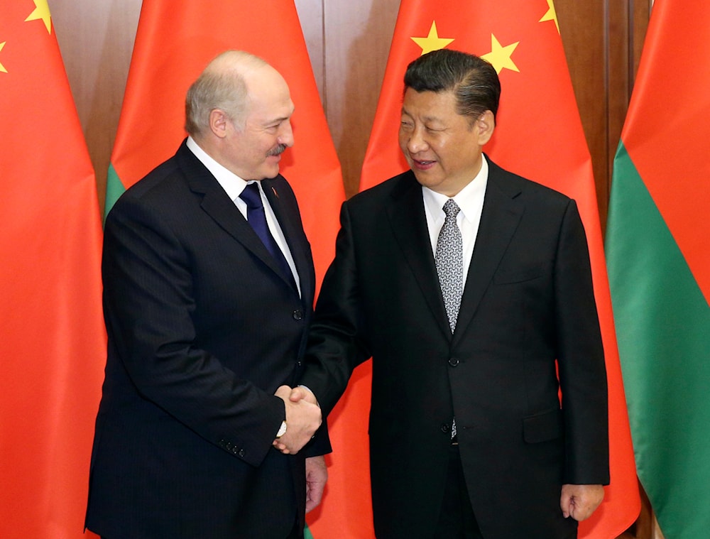 Belarus President Alexander Lukashenko (L), shakes hands with Chinese President Xi Jinping ahead a bilateral meeting at Diaoyutai State Guesthouse in Beijing, on May 16, 2017. (AP)