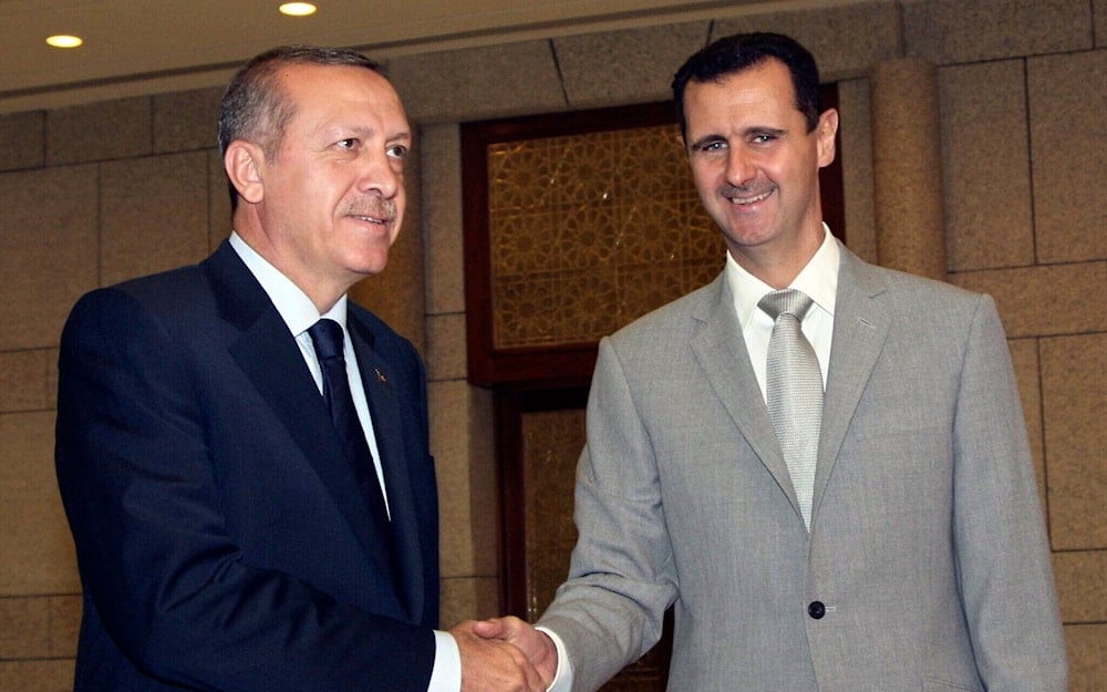 Syrian President Bashar Assad shakes hands with Turkish Prime Minister Recep Tayyip Erdogan at al-Shaab presidential palace in Damascus, Syria, October 11, 2010. (AP)