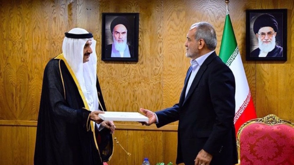 Saudi Minister of State Prince Mansour bin Miteb bin Abdulaziz (L) submits a written message from King Salman to Iran’s President Masoud Pezeshkian during a meeting in Tehran on July 30, 2024. (SPA)