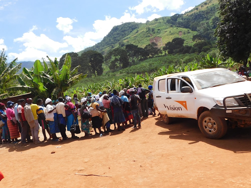 Zimbabweans Queuing for Food Aid. (Cyril Zenda)