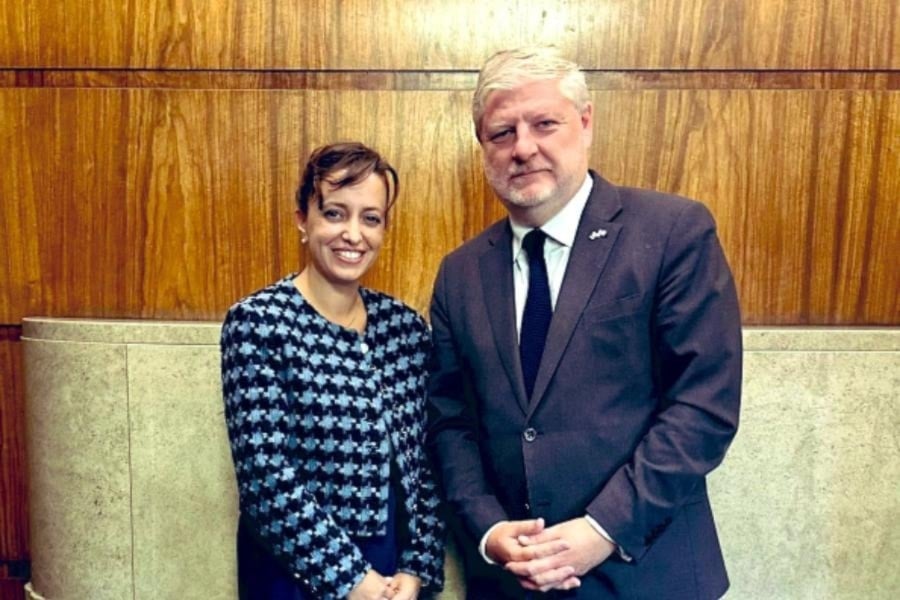 Angus Robertson pictured with Israeli deputy ambassador Daniela Grudsky Ekstein (Social media/Twitter/X)