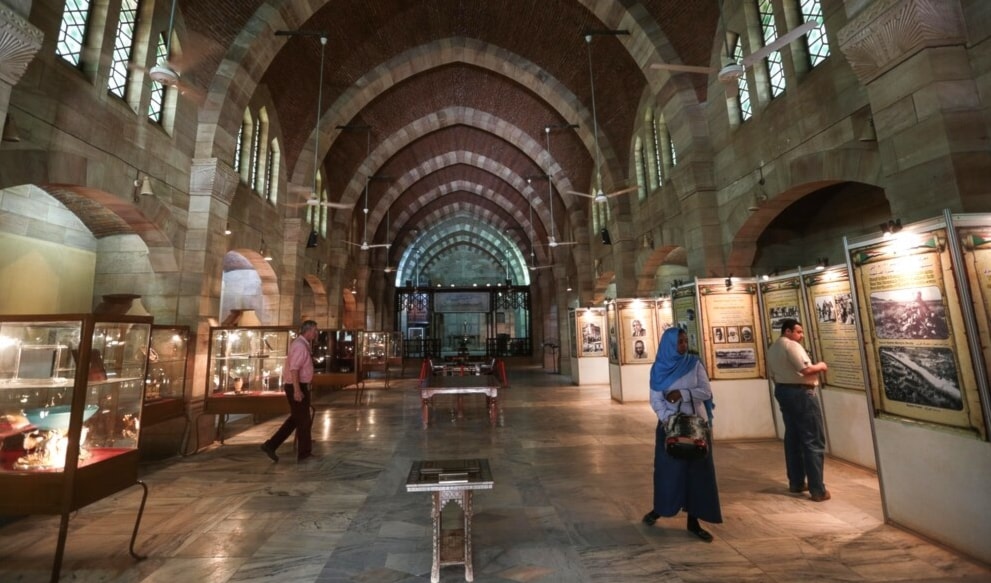 Tourists and locals observe the Republic Palace Museum in Khartoum, Sudan, Friday, April 10, 2015. (AP)