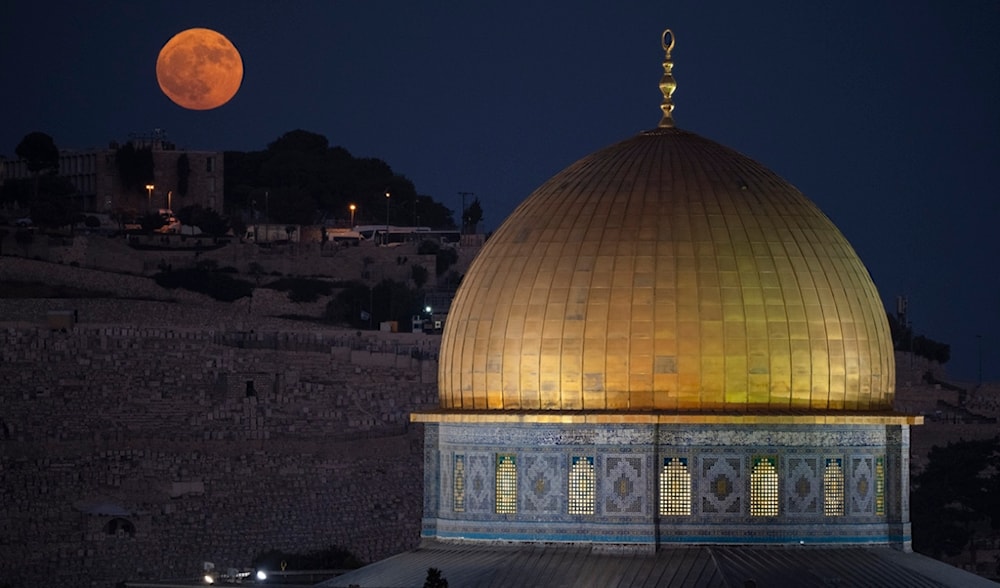 The super moon rises behind the Dome of the Rock shrine at the Al Aqsa Mosque compound in the Old City of al-Quds, Palestine, Aug. 19, 2024. (AP)