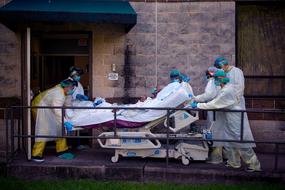 Health care workers move a patient at United Memorial Medical Center in Houston, Texas. (AFP via Getty Images)