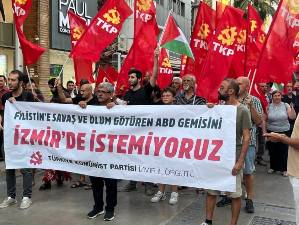 Turkish citizens protest against the docking of an American ship, expressing solidarity with Palestinians on September, 2, 2024. (@tkpinter / X)