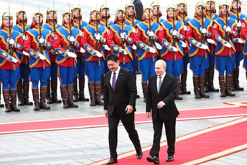 Russian President Vladimir Putin and Mongolian President Ukhnaagiin Khurelsukh at the Sukhbaatar Square in Ulaanbaatar, Mongolia. (@MID_RF / X)