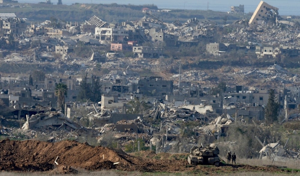  Israeli soldiers stand near a tank inside southern Gaza along the border with occupied Palestine, Jan. 19, 2025. (AP)