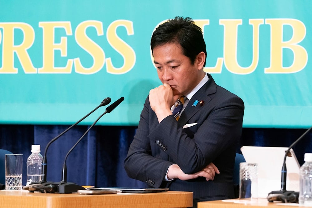 Japan's opposition pushes for power shift in Japan