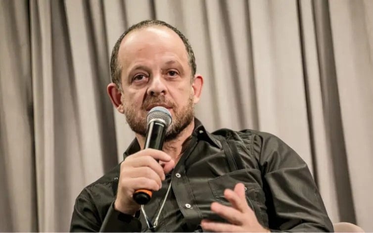 Brazilian journalist Breno Altman speaks during an event, undated (social media)