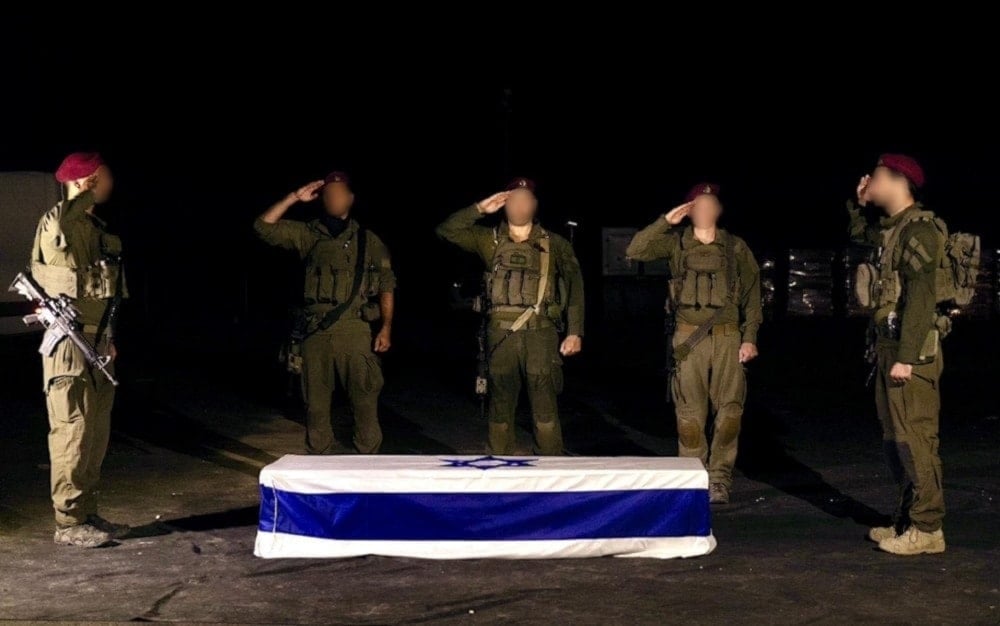 Israeli occupation forces soldiers salute a coffin holding the body of captive Eliyahu Margalit, Friday, October 17, 2025 (Social media)