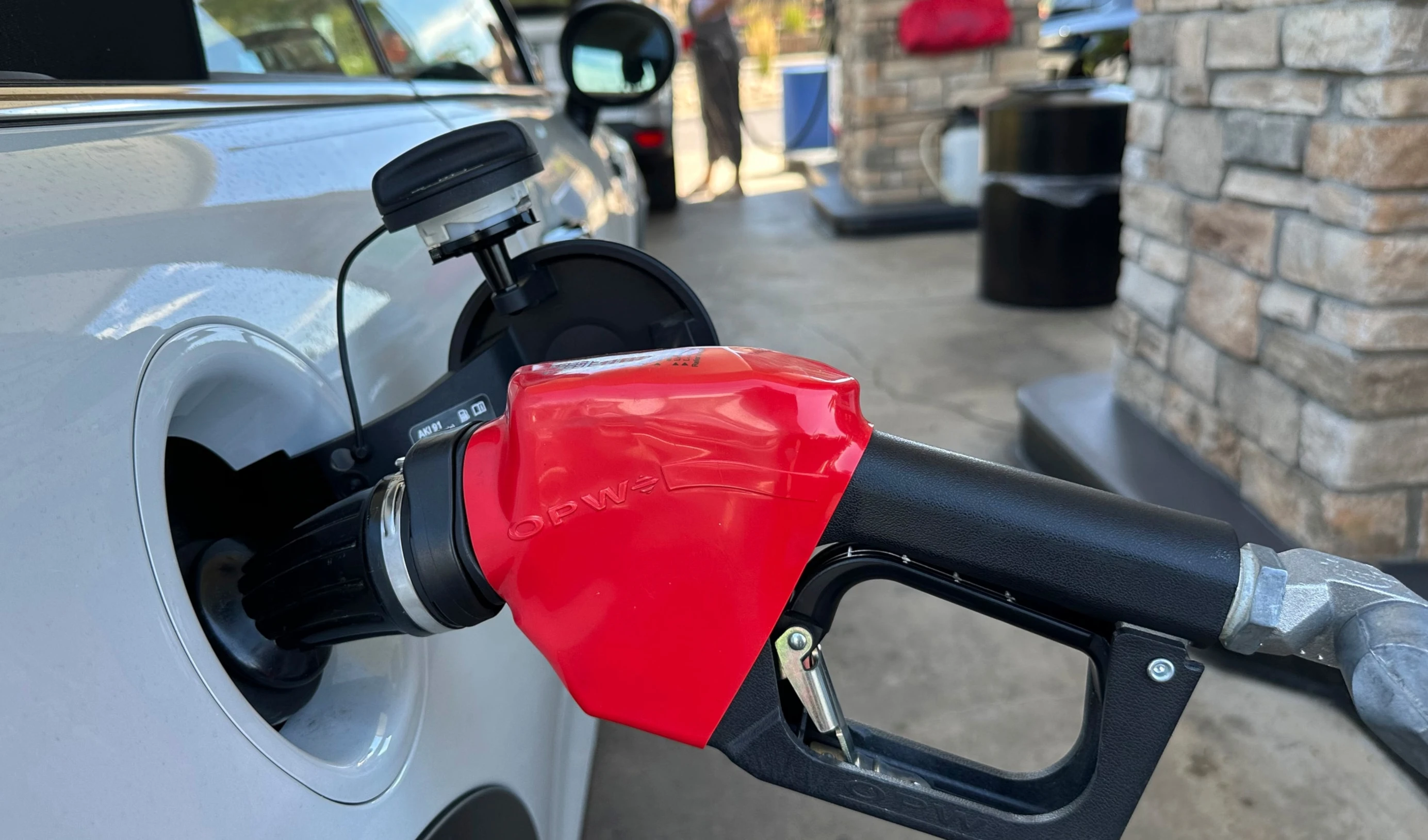 Oil prices surge 4% as US hits Russian energy giants with sanctions