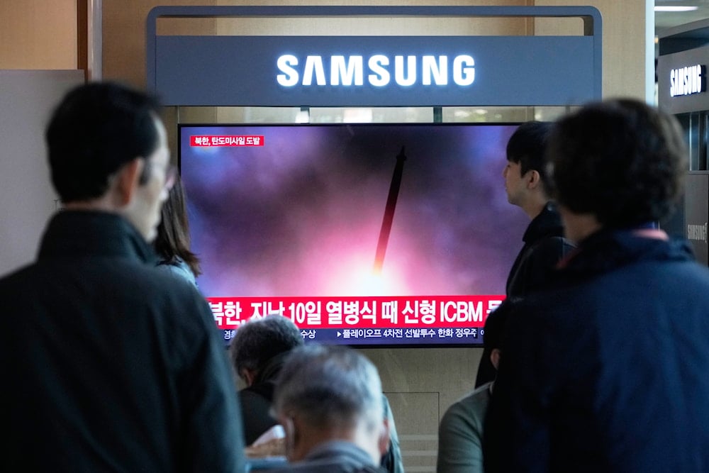 A TV screen shows a file image of North Korea's missile launch during a news program at Seoul Railway Station in Seoul, South Korea, on October 22, 2025. (AP Photo/Ahn Young-joon)