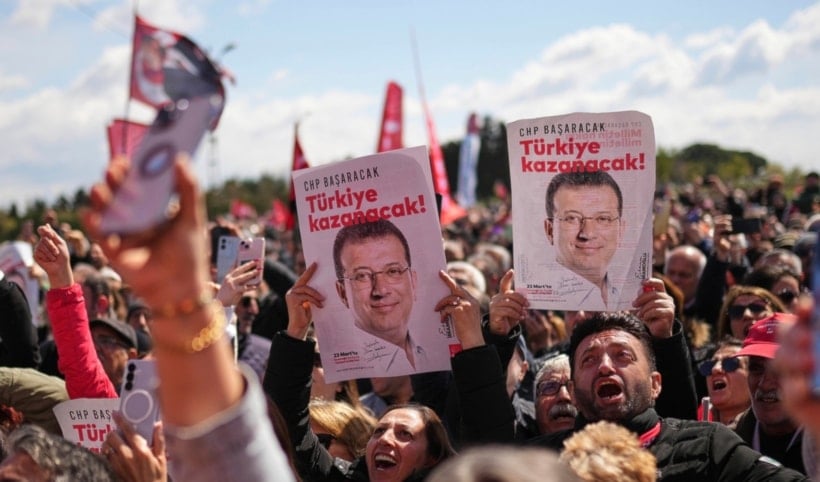 Supporters chant slogans as they gather outside Silivri Prison, where a hearing is taking place for Istanbul Mayor Ekrem Imamoglu, west of Istanbul, Turkey, April 11, 2025. (AP)