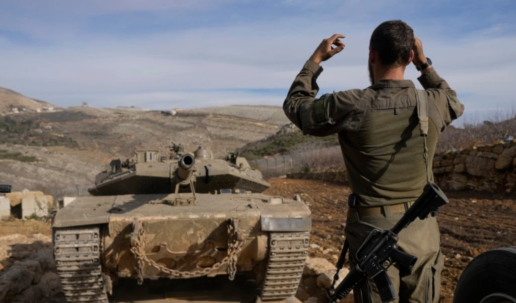 An Israeli soldier loads a tank near the so-called Alpha Line that separates the Israeli-annexed Golan Heights from Syria, in the town of Majdal Shams, Dec. 11, 2024. (AP) An Israeli soldier loads a tank near the so-called Alpha Line that separates the Israeli-annexed Golan Heights from Syria, in the town of Majdal Shams, Dec. 11, 2024. (AP)