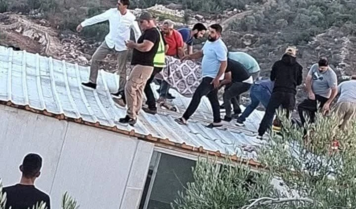 Lebanese residents lift a man after he was martyred in an Israeli airstrike on Al Bayadh, Lebanon, October 27, 2925 (social media) Lebanese residents lift a man after he was martyred in an Israeli airstrike on Al Bayadh, Lebanon, October 27, 2925 (social media)