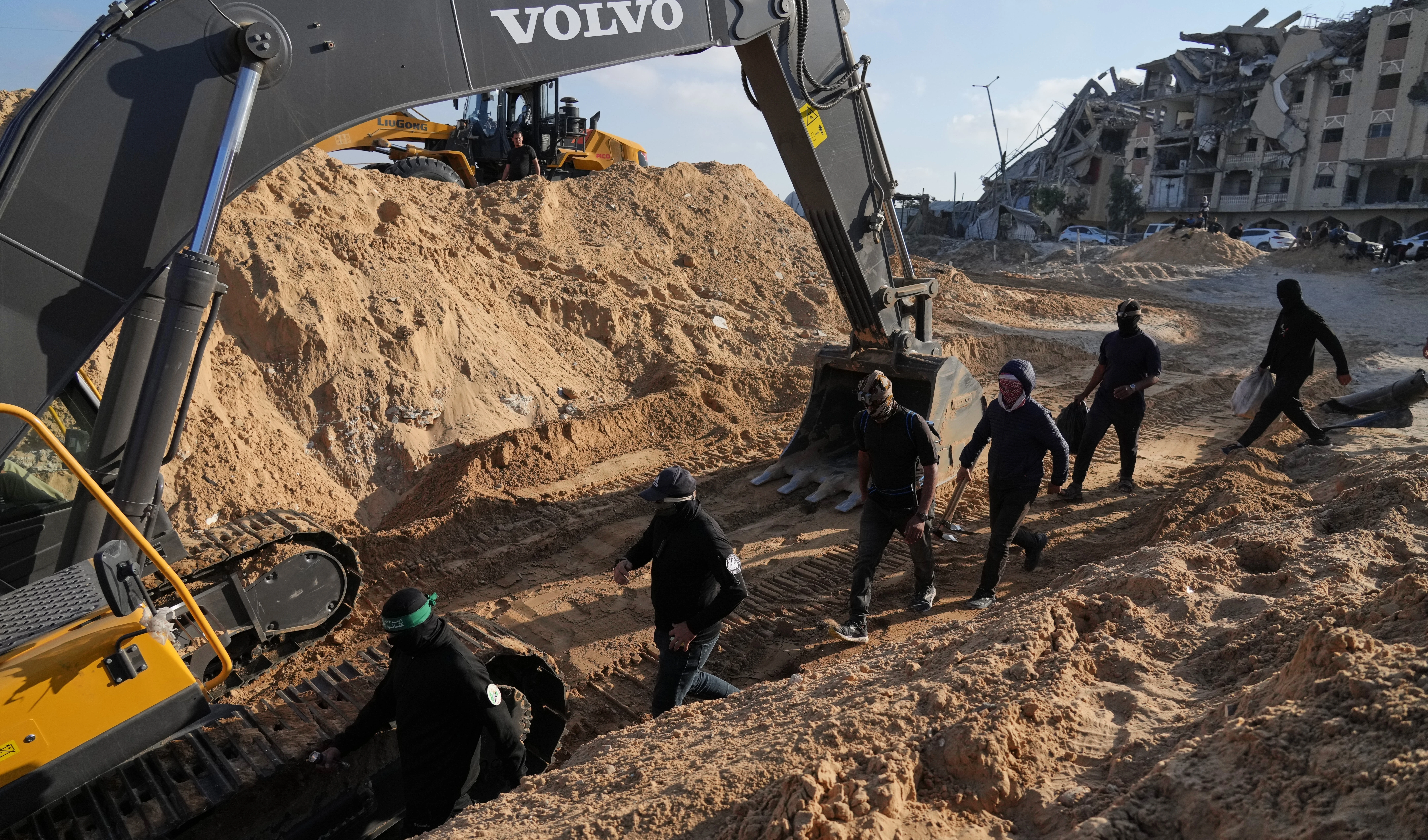 Members of the al-Qassam Brigades, the military wing of Hamas, and Egyptian workers search for the bodies of hostages in a tunnel discovered during searches in Hamad City, Khan Younis, in the southern Gaza Strip, on Tuesday, Oct. 28, 2025 (AP) Members of the al-Qassam Brigades, the military wing of Hamas, and Egyptian workers search for the bodies of hostages in a tunnel discovered during searches in Hamad City, Khan Younis, in the southern Gaza Strip, on Tuesday, Oct. 28, 2025 (AP)
