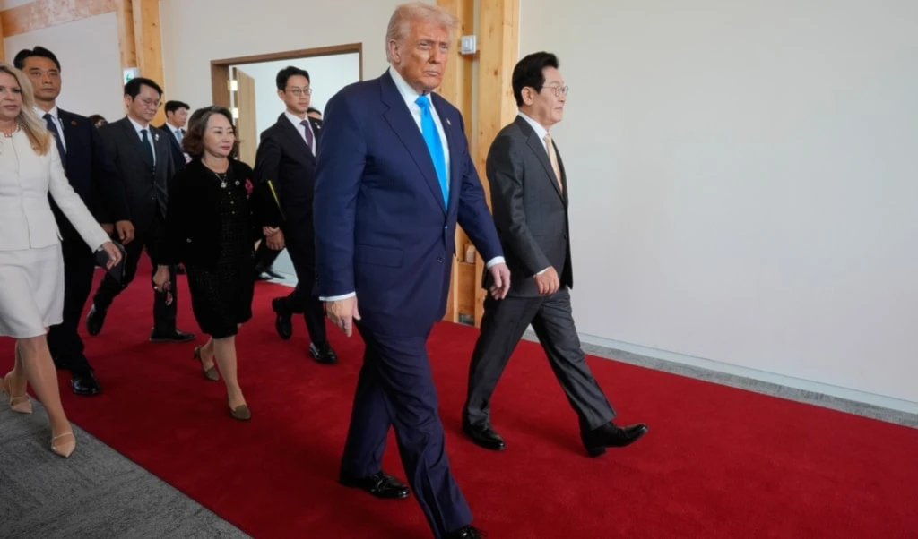 US President Donald Trump, center, and South Korean President Lee Jae Myung, right, attend a high honor ceremony at the Gyeongju National Museum in Gyoeongju, South Korea, Wednesday, October 29, 2025. (AP Photo/Mark Schiefelbein) US President Donald Trump, center, and South Korean President Lee Jae Myung, right, attend a high honor ceremony at the Gyeongju National Museum in Gyoeongju, South Korea, Wednesday, October 29, 2025. (AP Photo/Mark Schiefelbein)
