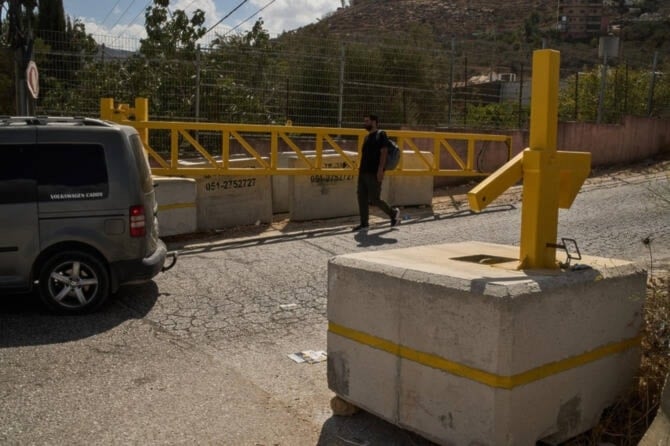 'Israel' adds 1,000 new barriers in occupied West Bank since 2023: WP