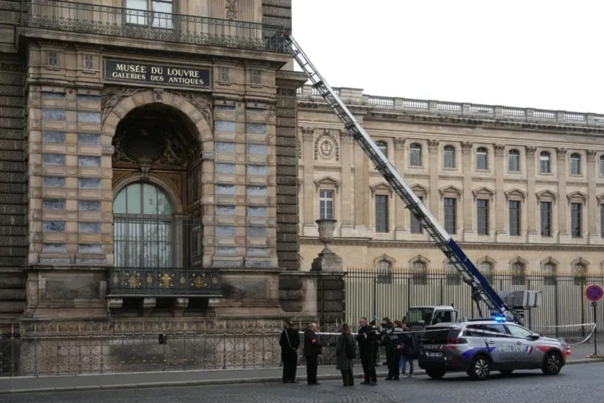 French police officers stand next to a furniture elevator used by robbers to enter the Louvre Museum, on Quai Francois Mitterrand, in Paris on October 19, 2025. (Dimitar DILKOFF / AFP)