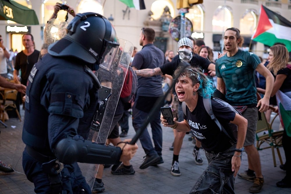 Police officers clash with protesters during a pro-Palestinian rally in solidarity with the Global Sumud Flotilla after ships were intercepted by the Israeli navy, in Barcelona, Spain, Saturday, October 4, 2025. (AP Photo/Emilio Morenatti)
