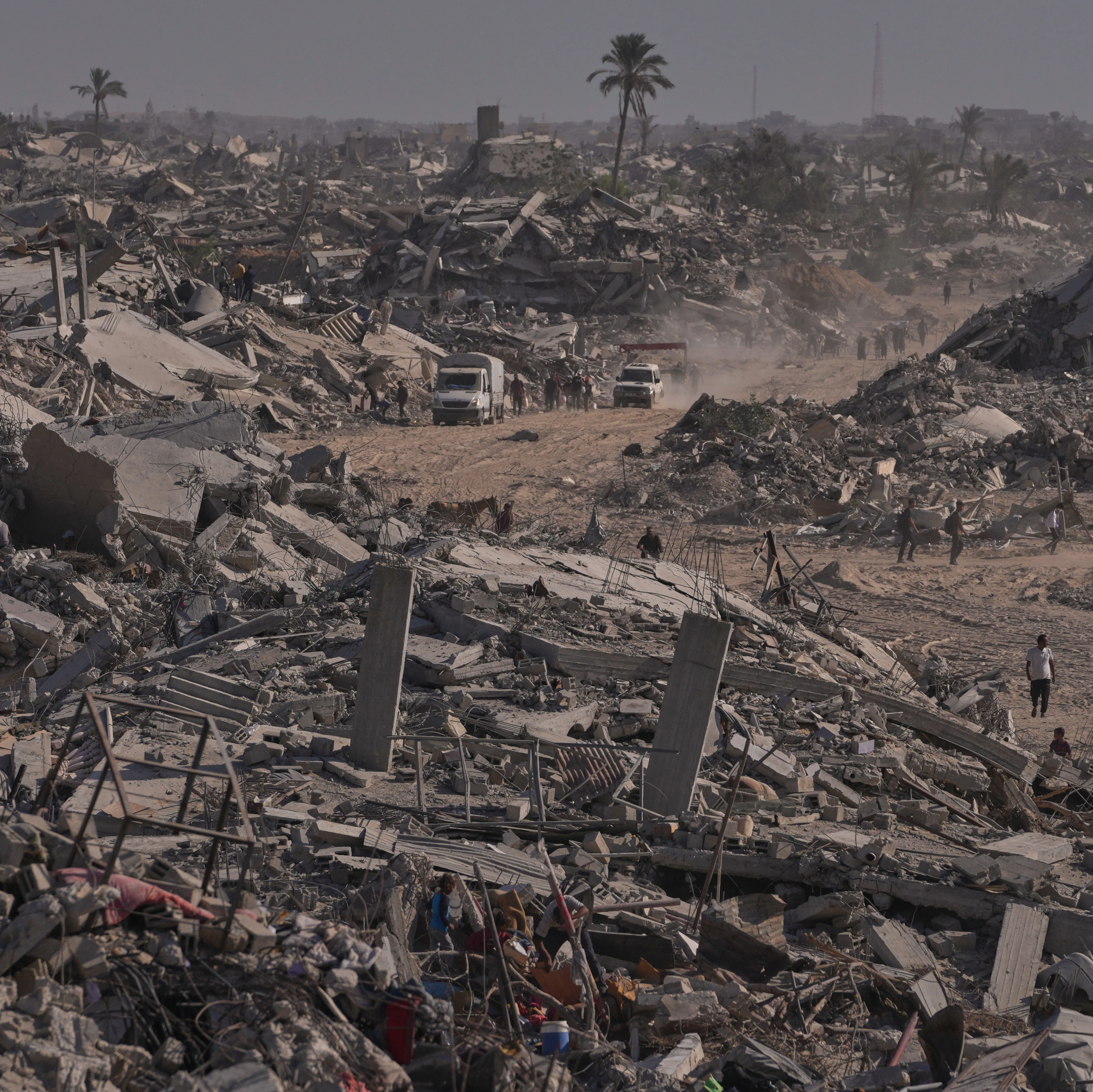 'Israel' defies ceasefire, obliterates homes in Khan Younis, Gaza City