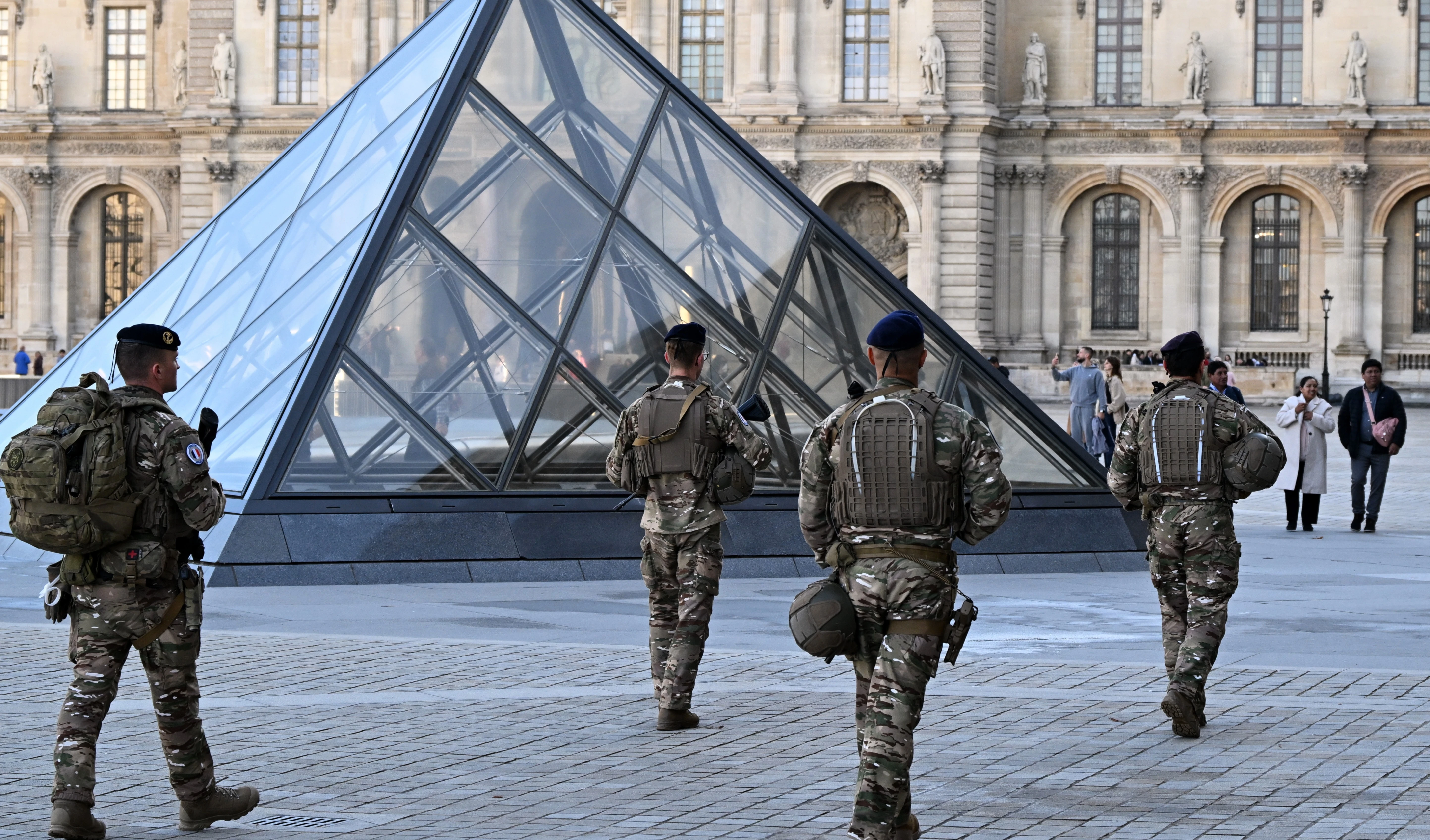 Israeli firm accused of exploiting Louvre heist in darknet negotiation