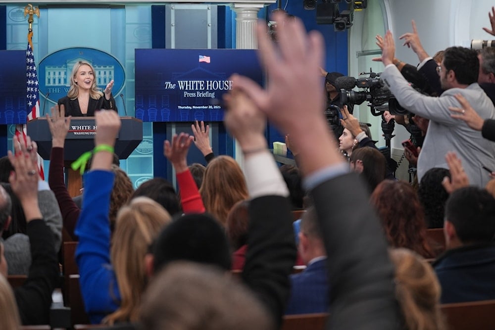 Reporters raise their hands to ask questions of White House press secretary Karoline Leavitt during a press briefing at the White House, Thursday, Nov. 20, 2025, in Washington. (AP Photo/Evan Vucci)