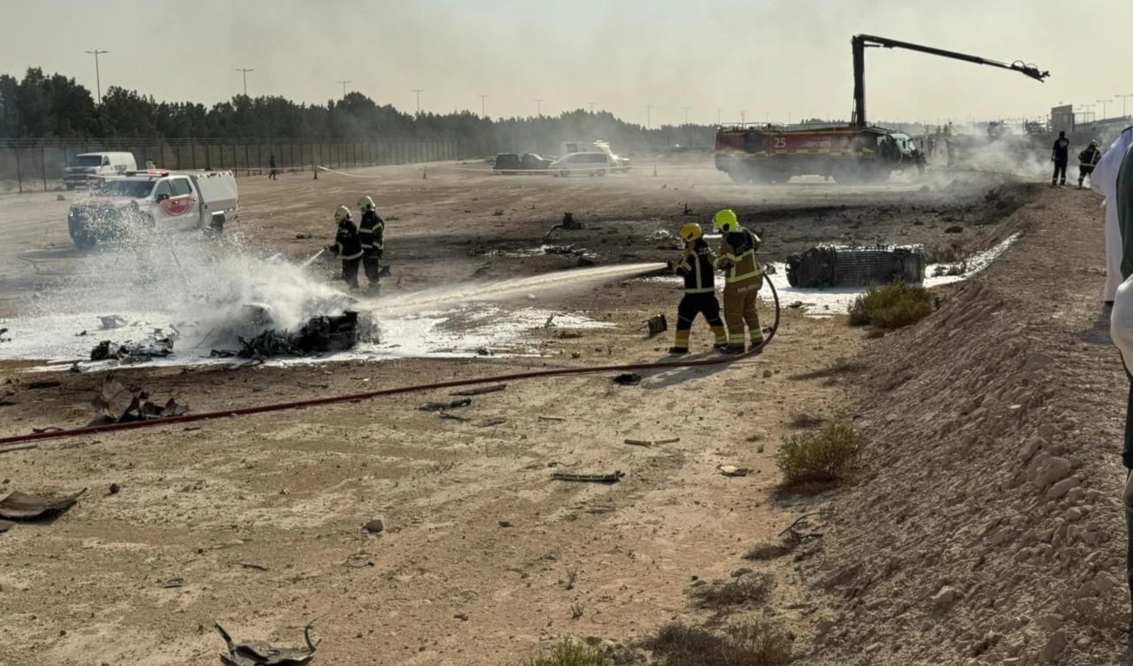 India's Tejas fighter jet suffers catastrophic crash at Dubai Airshow.