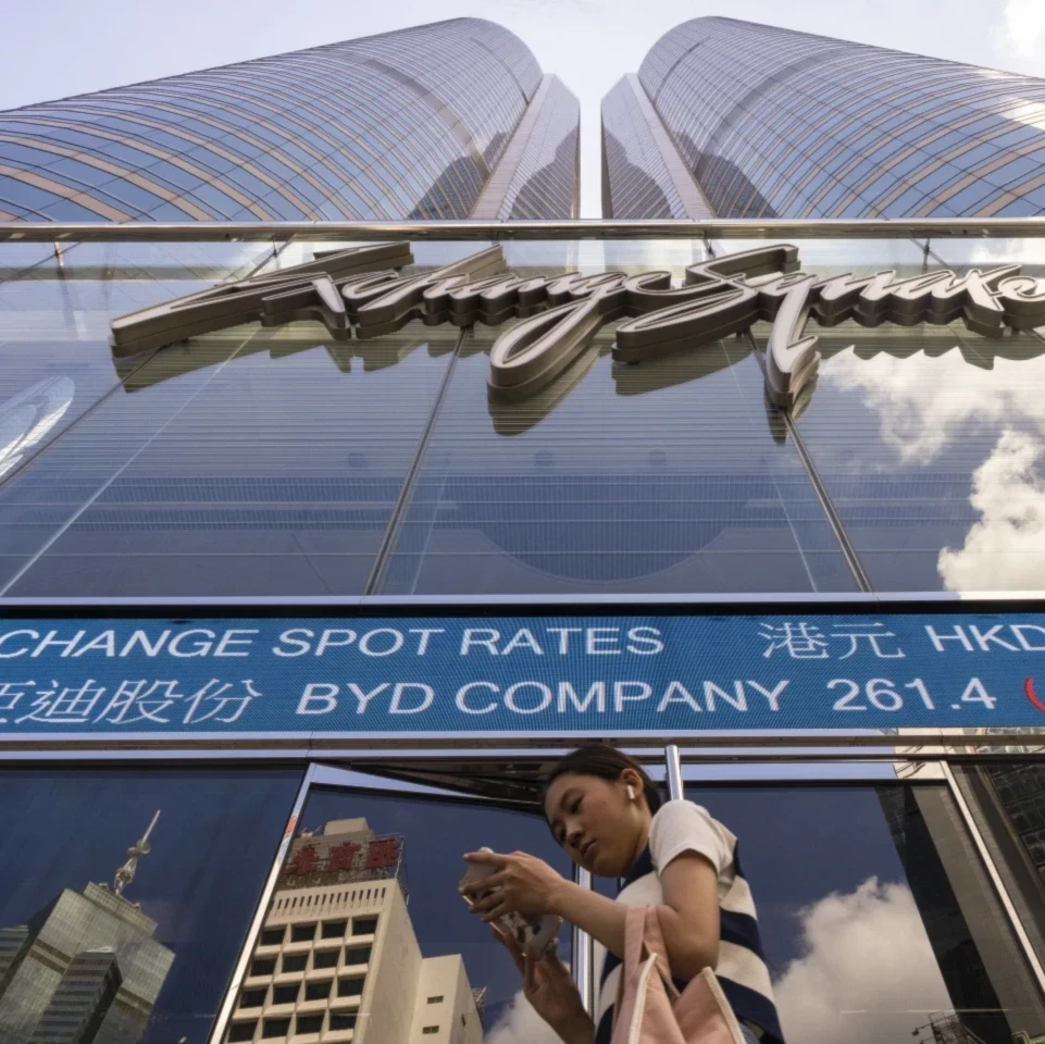 Tech rout deepens worldwide as US labor signals confuse Fed