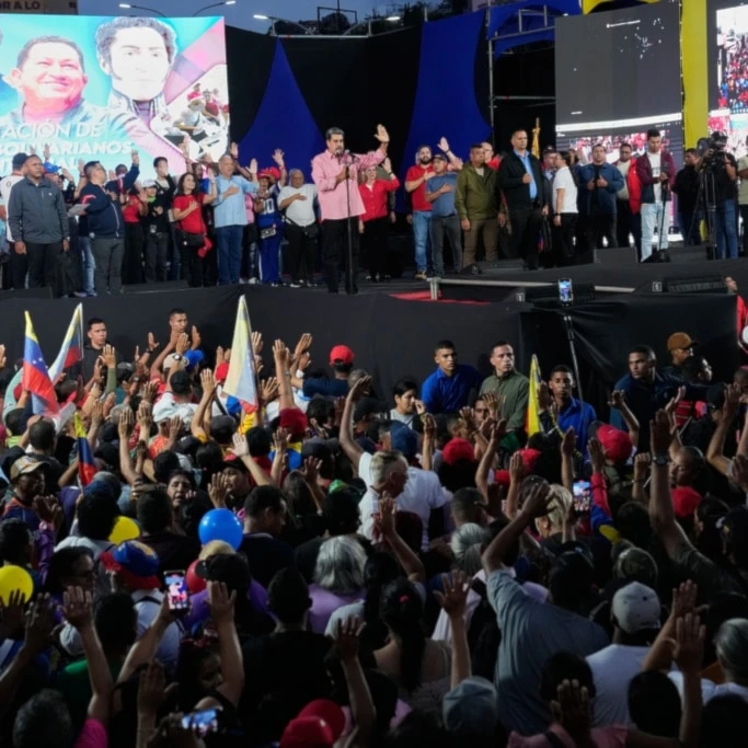 Venezuelan President Nicolas Maduro takes the oath to people joining a state-organized civilian defense network in the Petare neighborhood of Caracas, Venezuela, Saturday, November 15, 2025. (AP Photo/Ariana Cubillos)