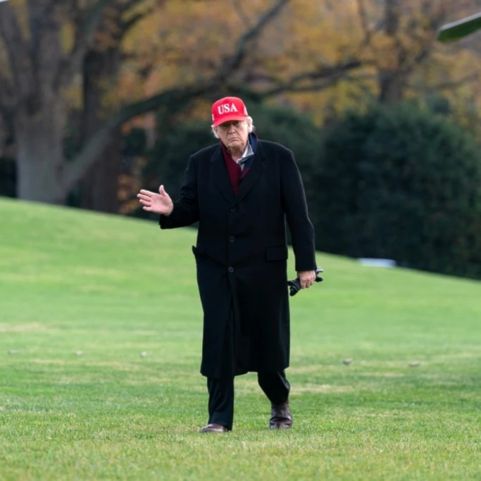 US President Donald Trump waves to the media as he walks in the South Lawn upon his arrival to the White House, Saturday, November 22, 2025, in Washington. (AP Photo/Jose Luis Magana)