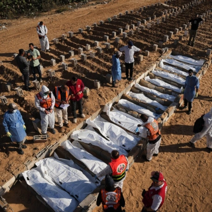 Bodies of unidentified Palestinians returned from the occupied Palestinian territories as part of the ceasefire deal are buried in Deir al-Balah, Gaza Strip, Sunday, November 23, 2025 (AP)