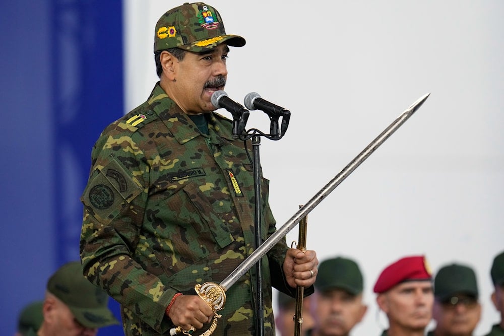 Maduro leads a bicentennial ceremony honoring Bolivar’s Sword of Peru.