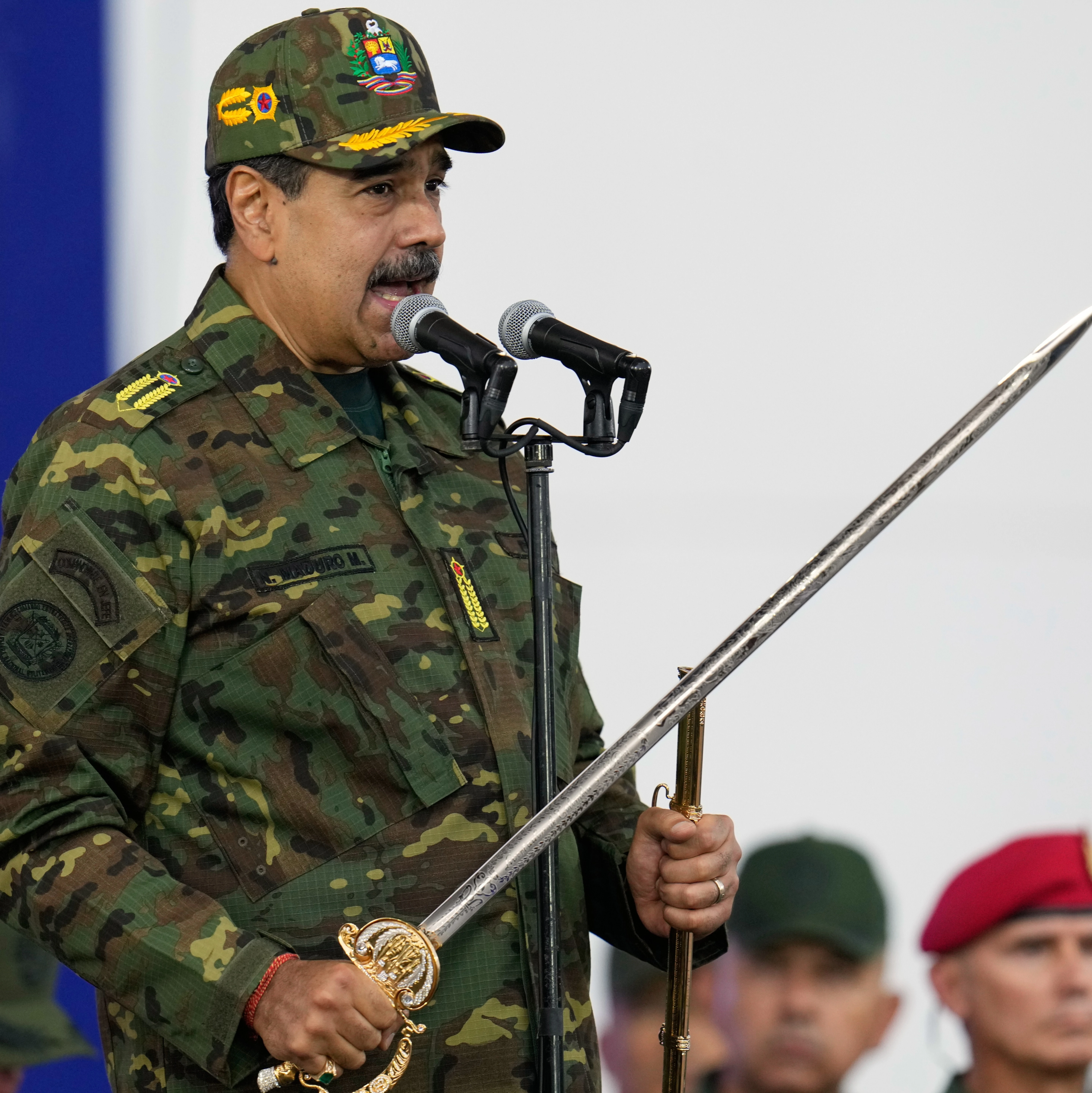 Maduro leads a bicentennial ceremony honoring Bolivar’s Sword of Peru.