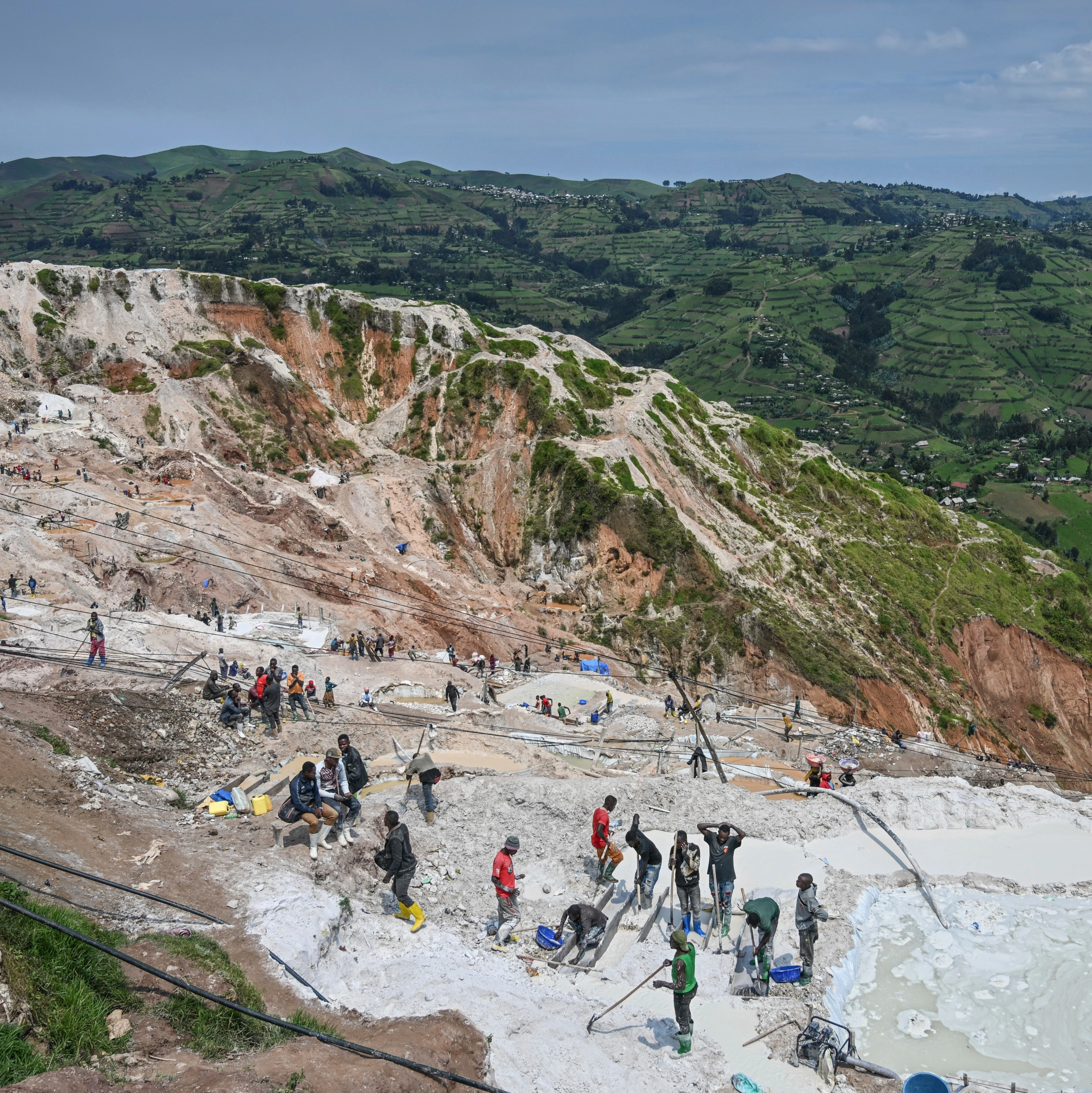 Apple’s supply chain under fire for Congo mineral ties