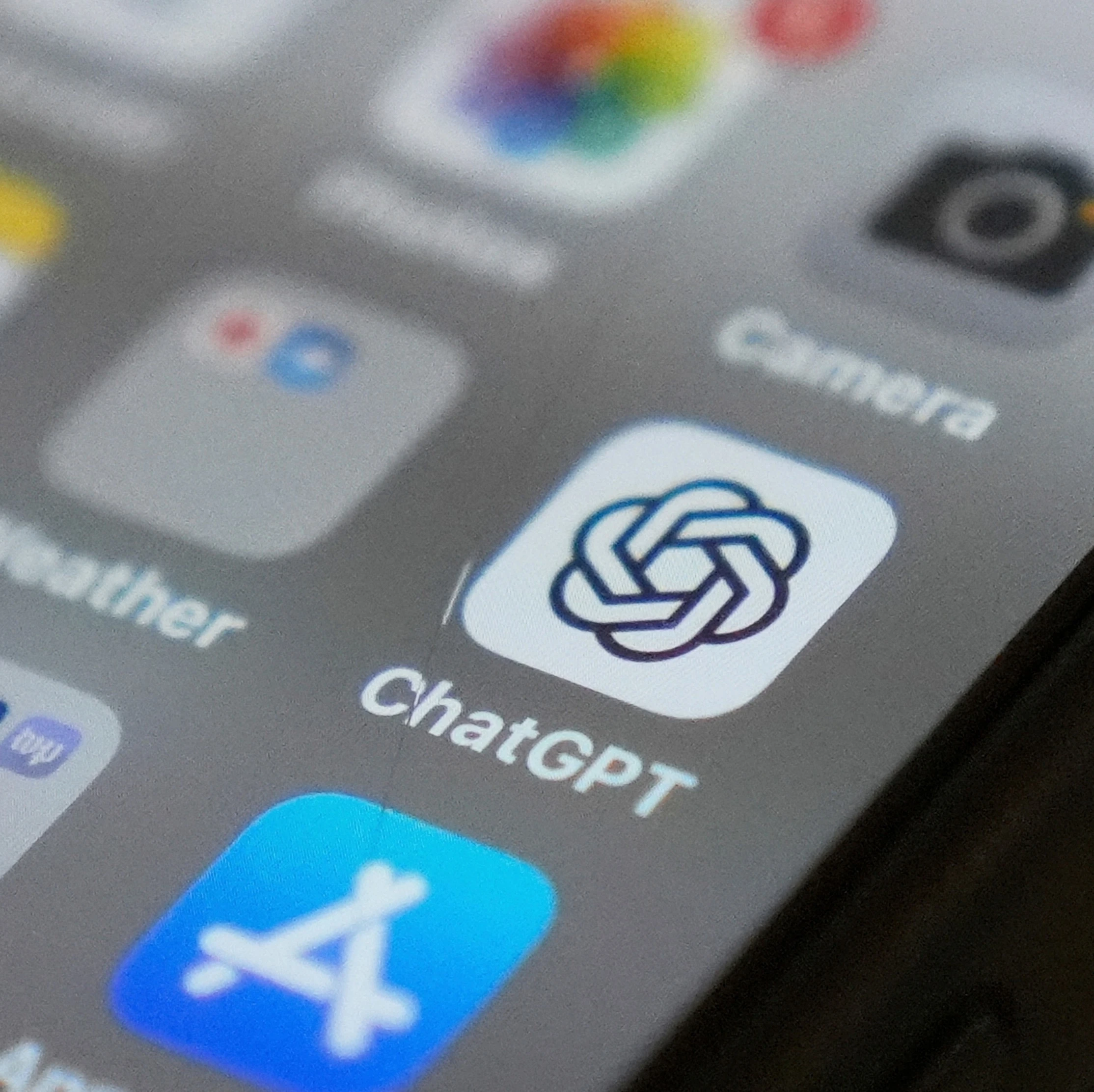 AI tool reveals social media feeds can sway political attitudes