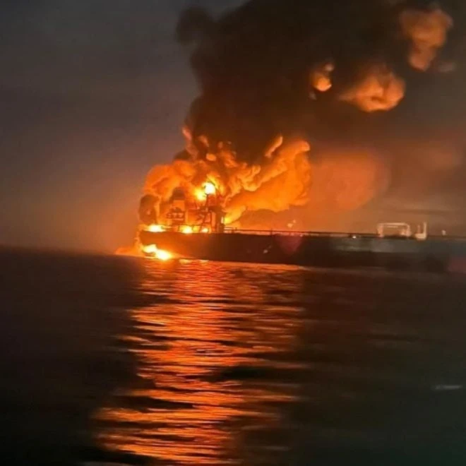 Ukrainian naval drones have attacked two Russia-bound tankers (the VIRAT and the KAIROS) in the Black Sea, off the Turkish coast.