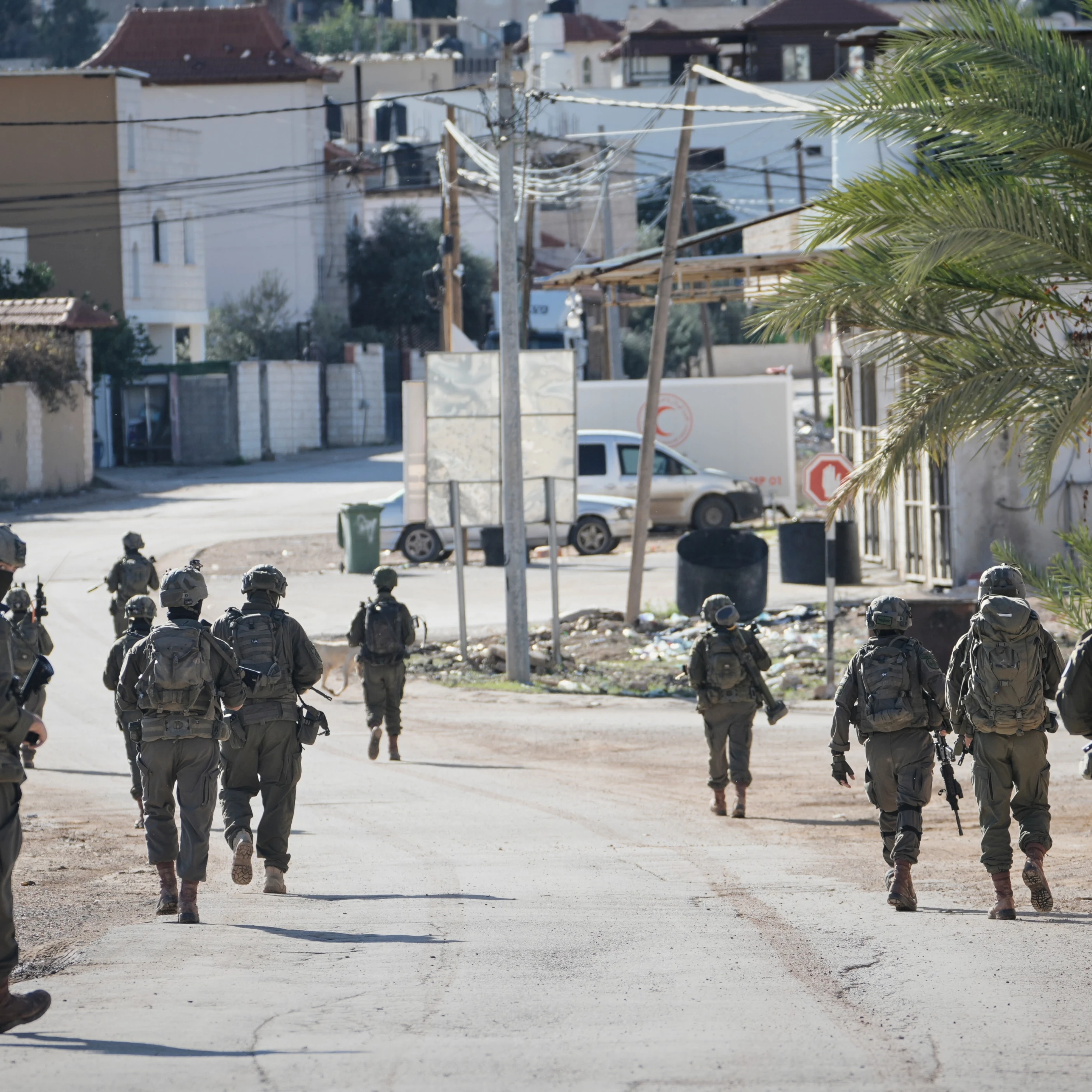 Ten Palestinians injured in settler attack near Beit Lahm