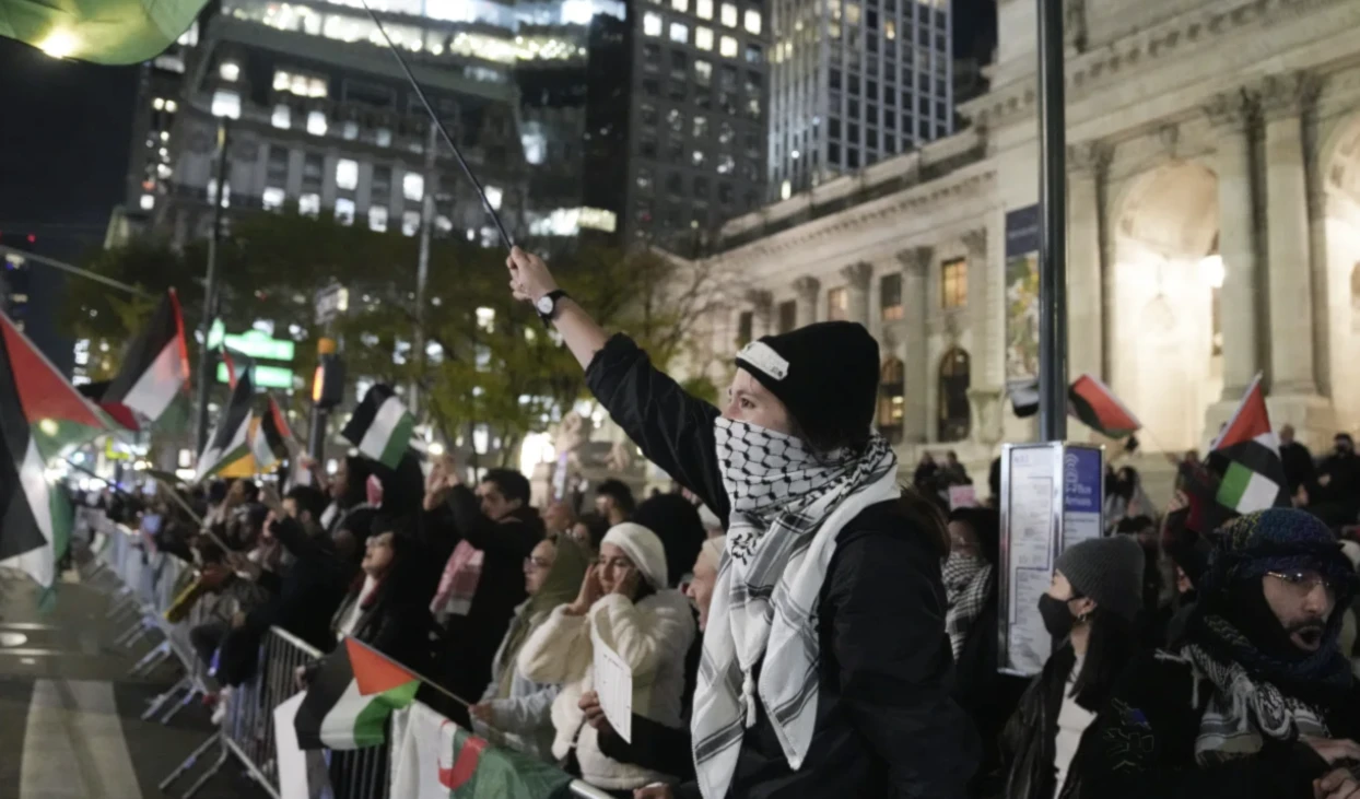 NYPD arrests Pro-Palestinian protesters at Manhattan ZARA store
