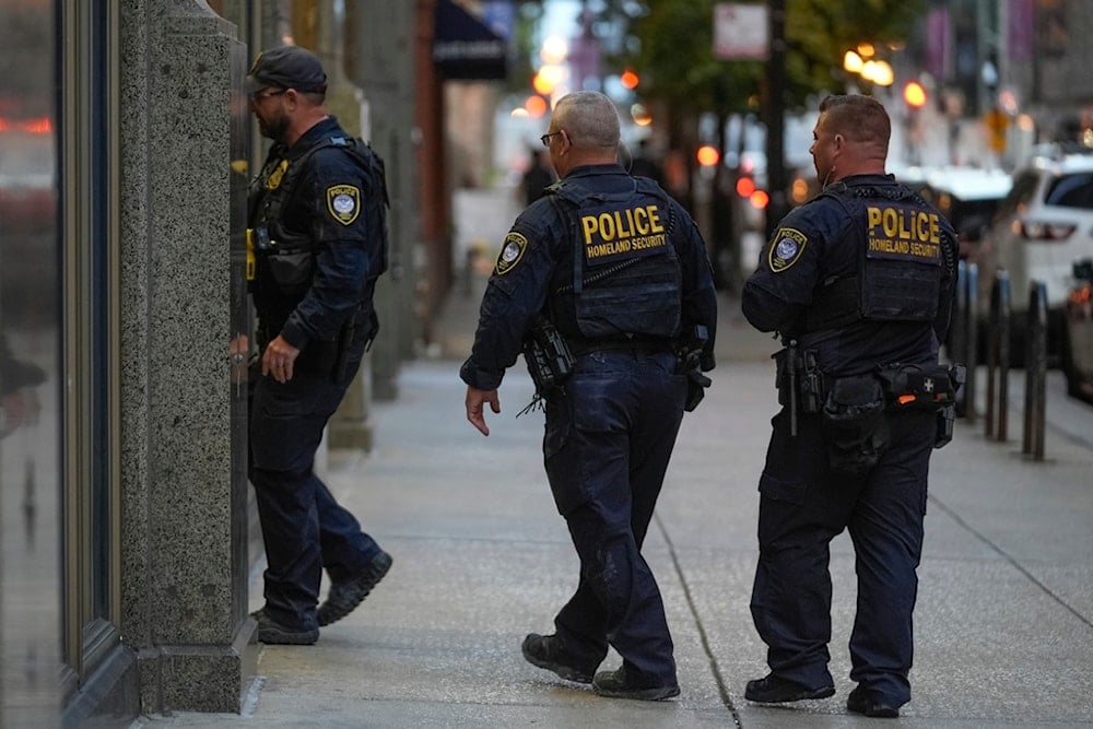 US Department of Homeland Security police officers enter a restaurant Tuesday, September 9, 2025, in downtown Chicago. (AP Photo/Erin Hooley)