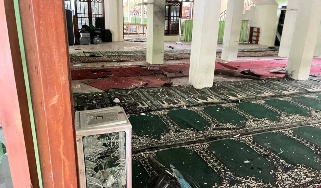 An explosion occurred during Friday prayers at the mosque inside SMAN 72 in Jakarta. (X, @SputnikIndo)