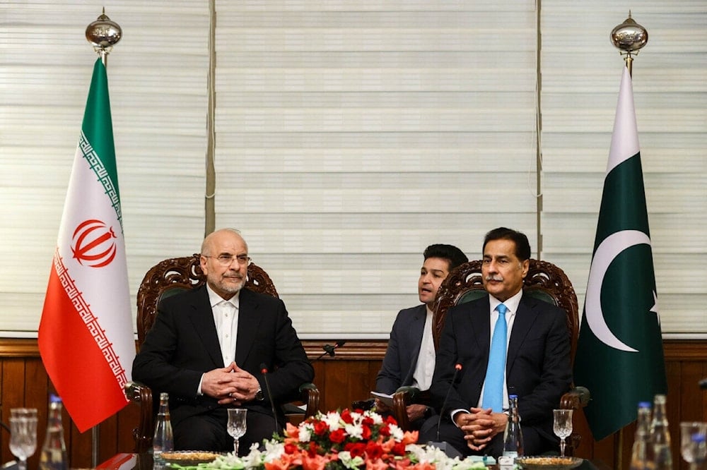 Speaker of the Iranian Parliament Mohammad Bagher Ghalibaf (left) meets with Speaker of the National Assembly of Pakistan Ayaz Sadiq in Islamabad, November 6, 2025 (IRNA)