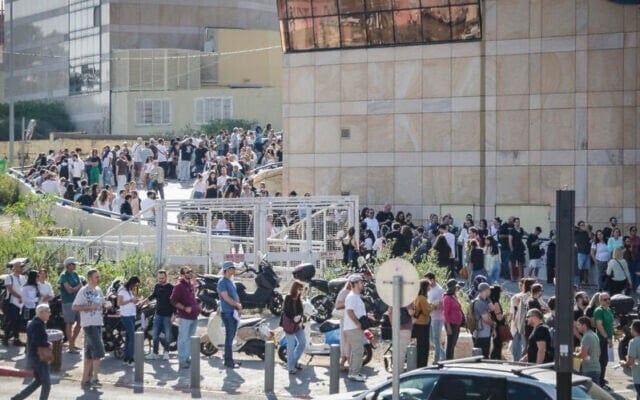 Thousands of Israelis line-up to apply for the Portuguese citizenship.