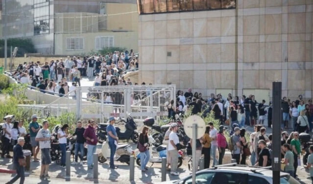 Thousands of Israelis line-up to apply for the Portuguese citizenship.